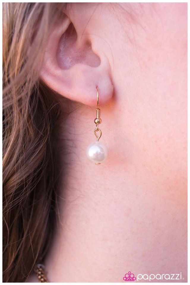 Paparazzi ♥ Ripples of Refinement - White ♥ Necklace