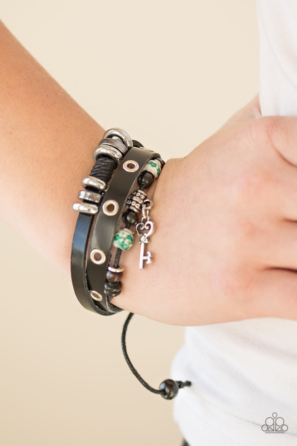 Paparazzi ♥ Time Works WANDERS - Black ♥  Bracelet