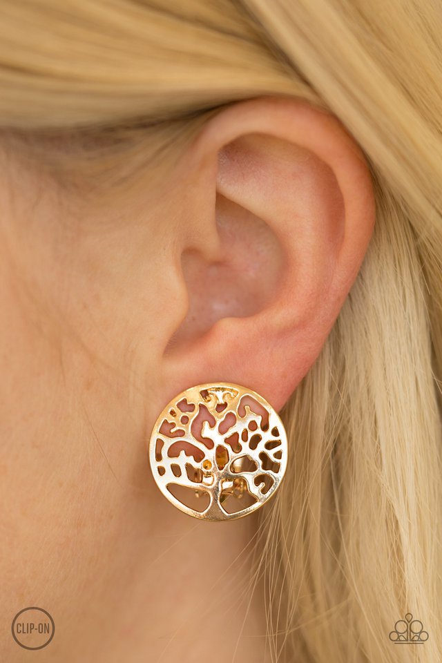 Paparazzi ♥ Royal TREE-tment - Gold Clip-On ♥ Clip-On