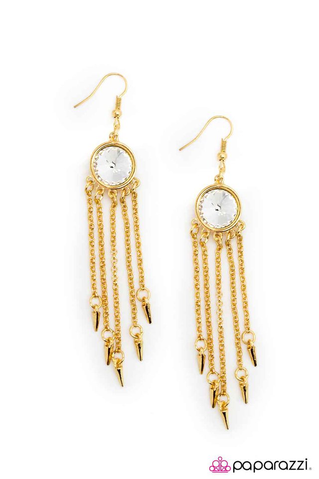 Paparazzi ♥ Strike a Pose - Gold ♥ Earrings