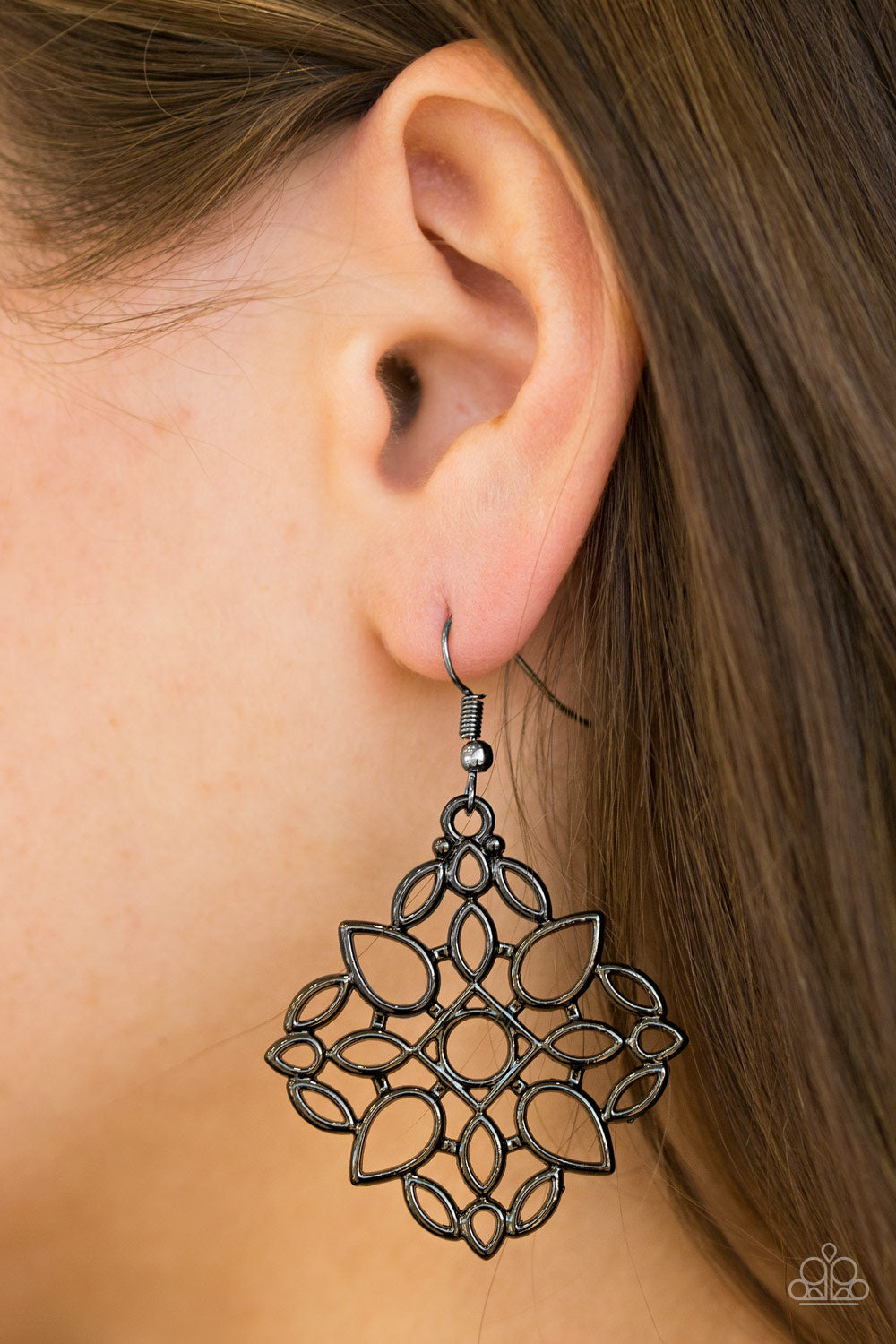 Paparazzi ♥ Elaborate Scheme - Black ♥  Earrings