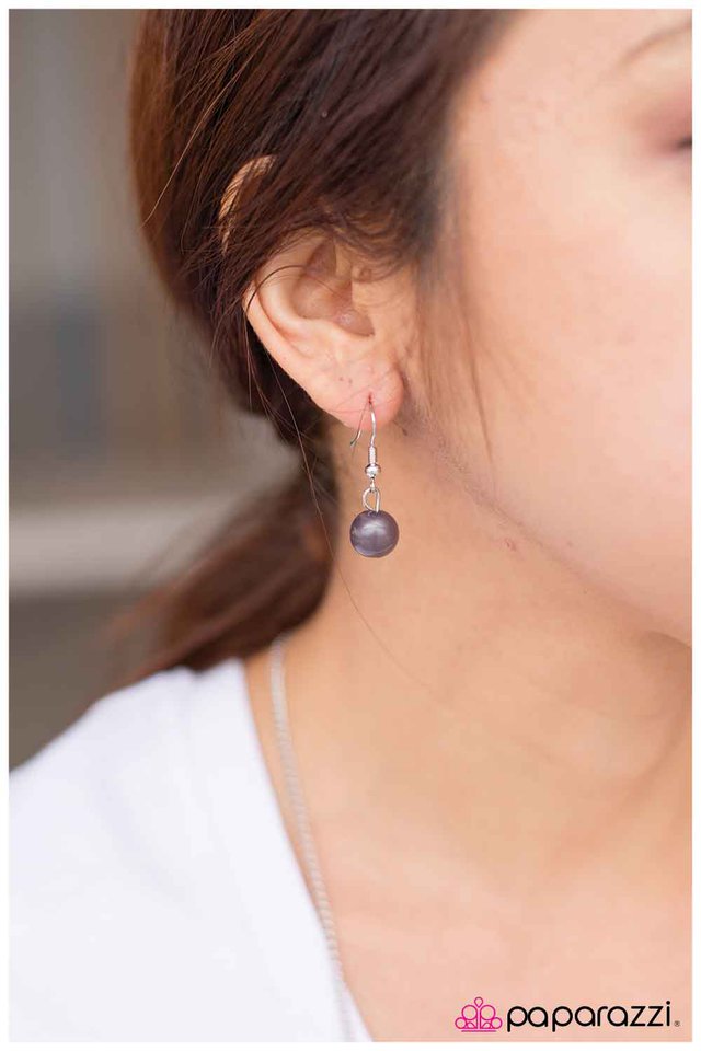 Paparazzi ♥ Innocent and Illustrious - Silver ♥ Necklace