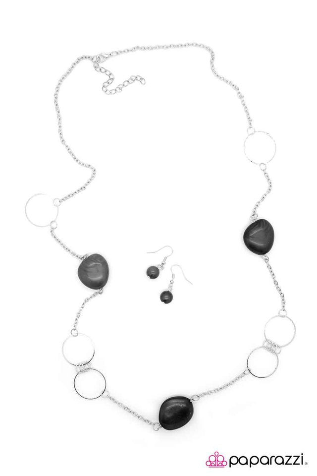 Paparazzi ♥ Innocent and Illustrious - Silver ♥ Necklace