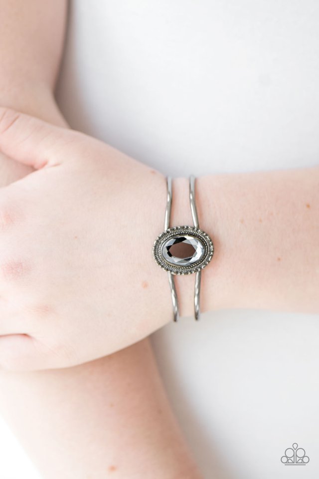 Paparazzi ♥ GLEAM Big! - Silver ♥ Bracelet