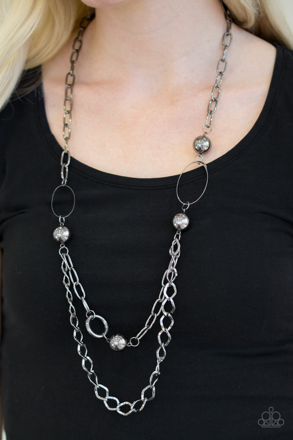 Paparazzi ♥ Mega Metal - Black ♥  Necklace