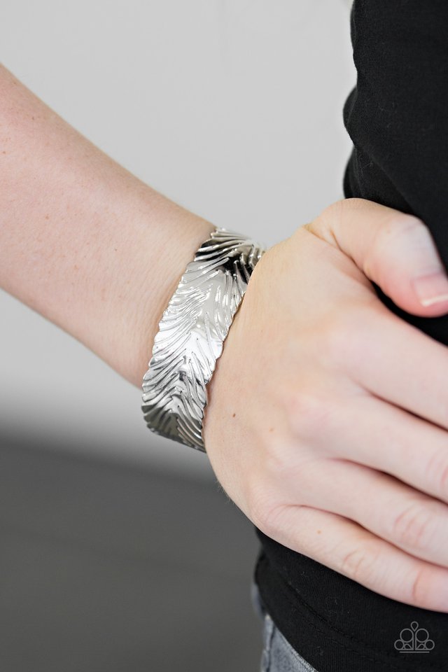 Paparazzi ♥ Ruffle Feathers - Silver ♥ Bracelet