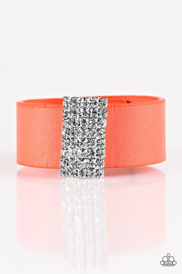 walk-the-catwalk-orange-p9di-urog-027xx