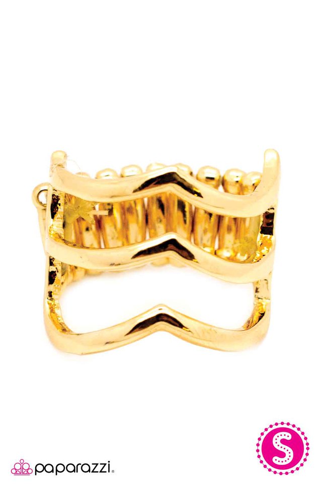 Paparazzi ♥ Point Me in the Right Direction - Gold ♥ Ring
