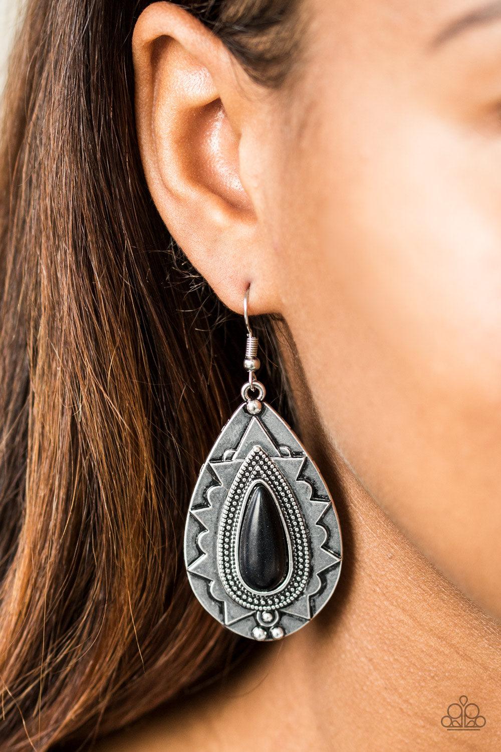 Paparazzi ♥ Cavalier Canyoneering - Black ♥  Earrings