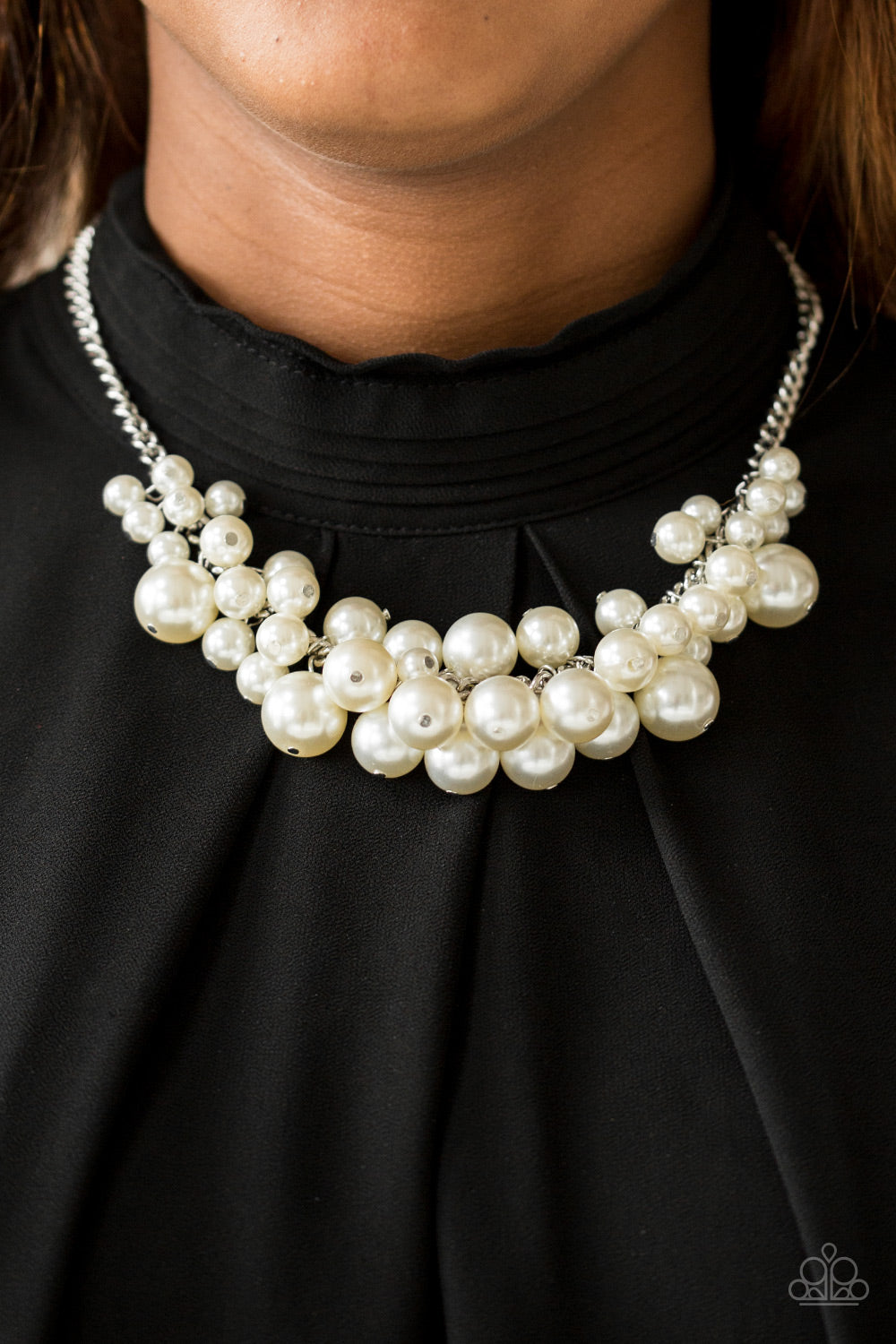 Paparazzi ♥ Glam Queen - White ♥  Necklace