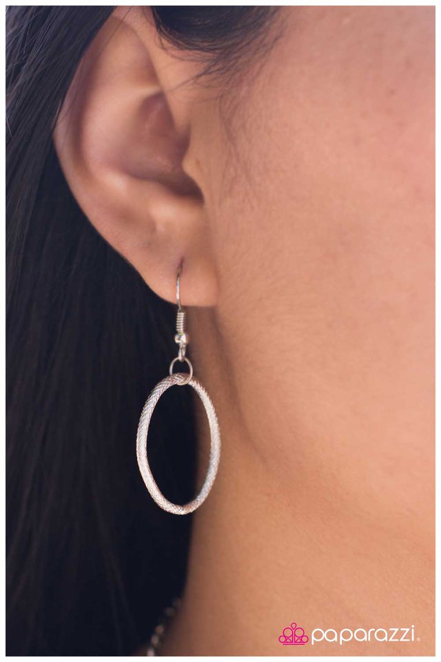 Paparazzi ♥ Making A Statement - Silver ♥ Necklace