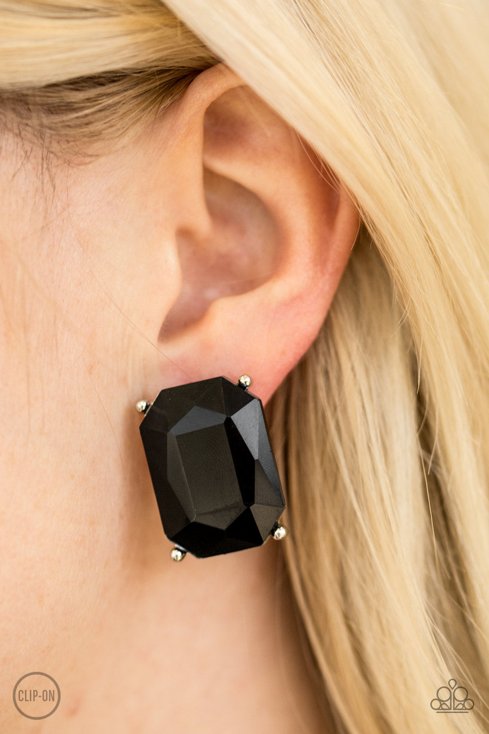 Paparazzi ♥ Opera House Hustle - Black Clip-On ♥  Clip-On