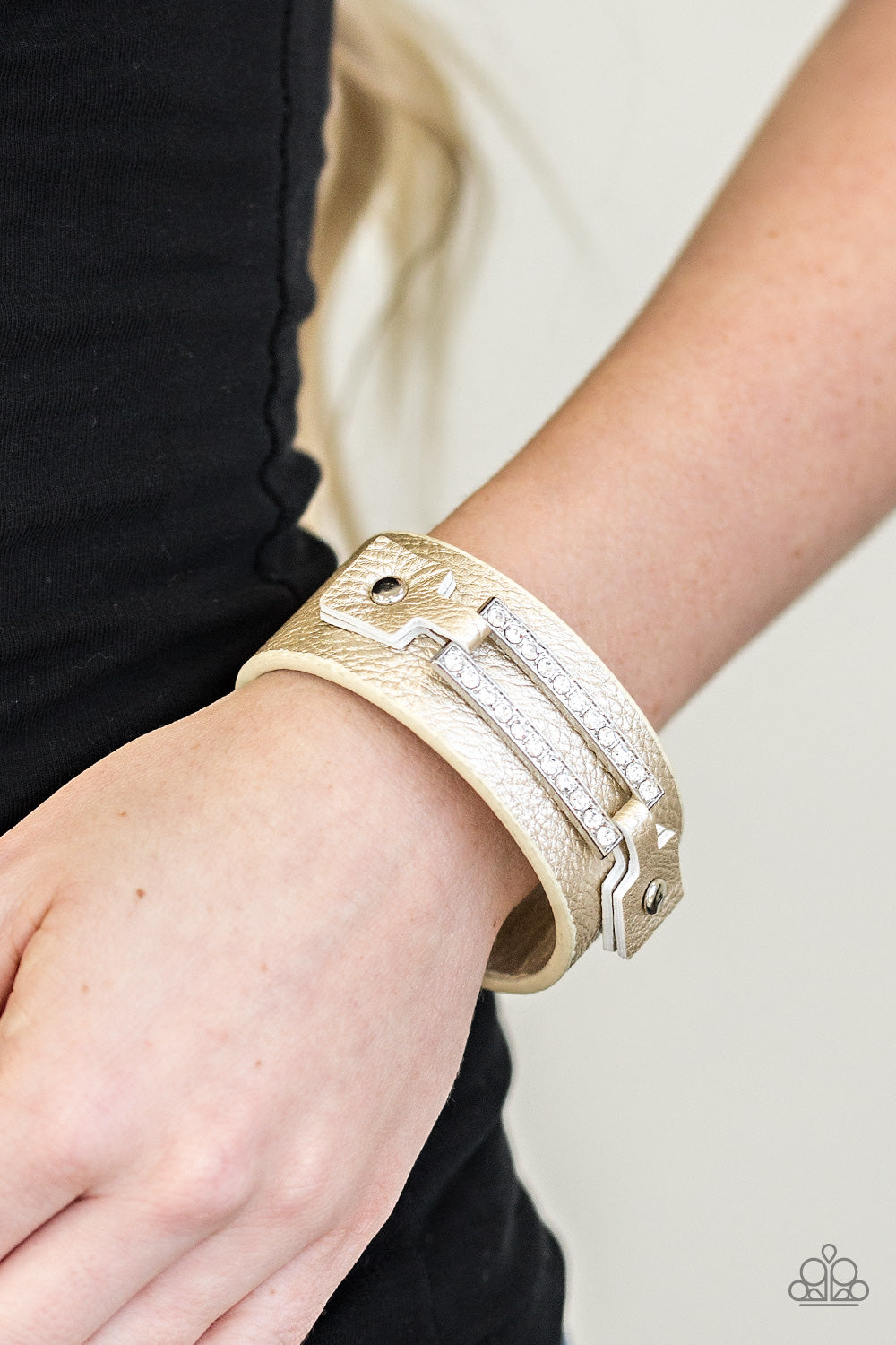 Paparazzi ♥ Street Glam - Gold ♥  Bracelet