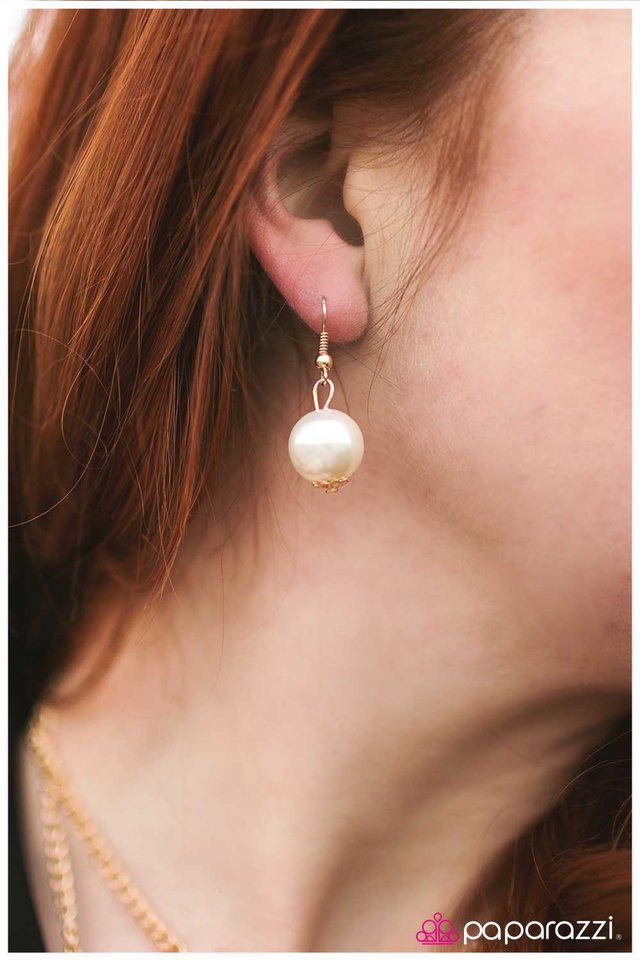 Paparazzi ♥ In the Knick of Time - Gold ♥ Necklace