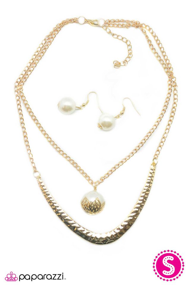 Paparazzi ♥ In the Knick of Time - Gold ♥ Necklace