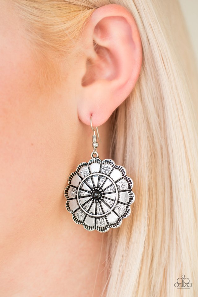 Paparazzi ♥ Im No Wallflower - Black ♥ Earrings