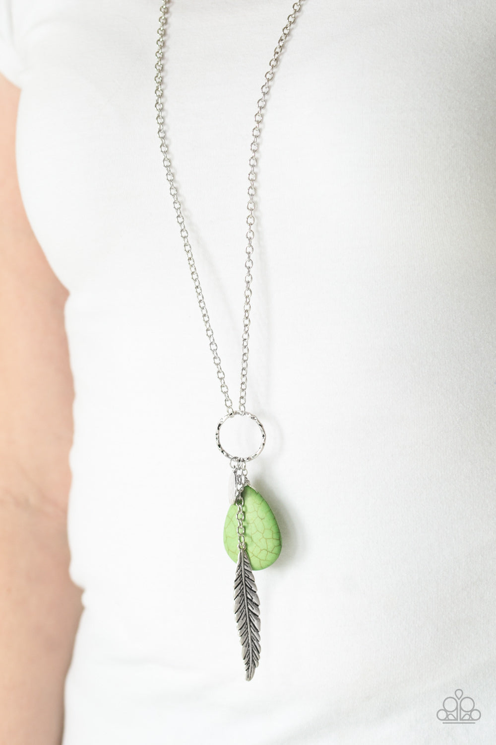 Paparazzi ♥ Canyon Quest - Green ♥  Necklace