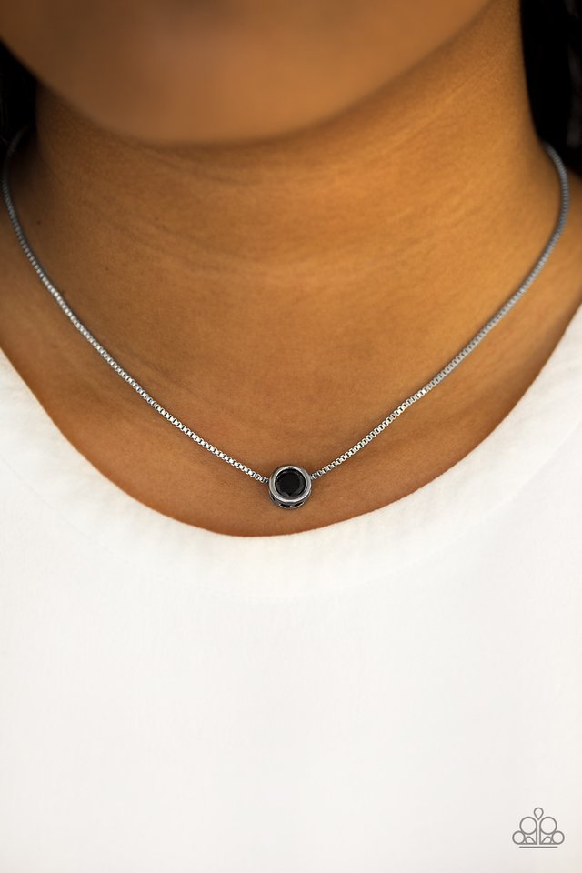 Paparazzi ♥ Expert Shimmer - Black ♥ Necklace
