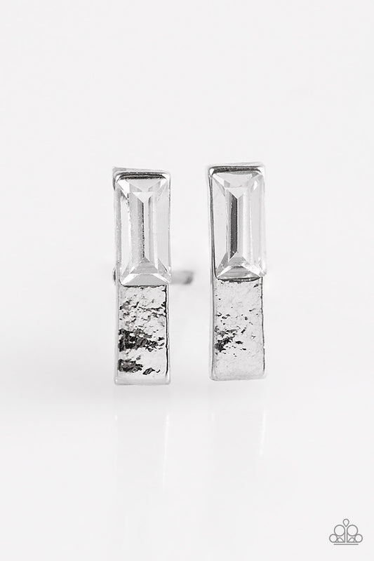 magnificently-millennial-white-post-p5po-wtxx-117xx