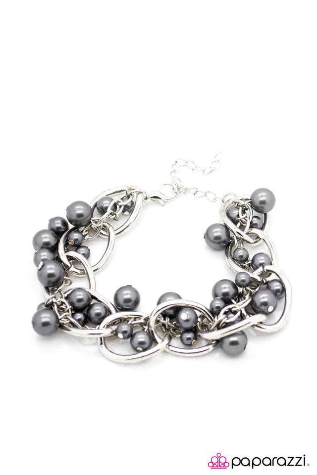 Paparazzi ♥ Elegantly Entangled - Silver ♥ Bracelet