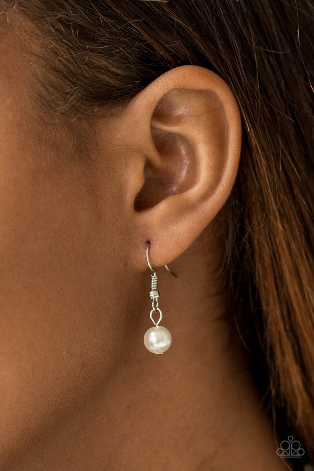 Paparazzi ♥ Beauty Shop Fashion - White ♥ Necklace