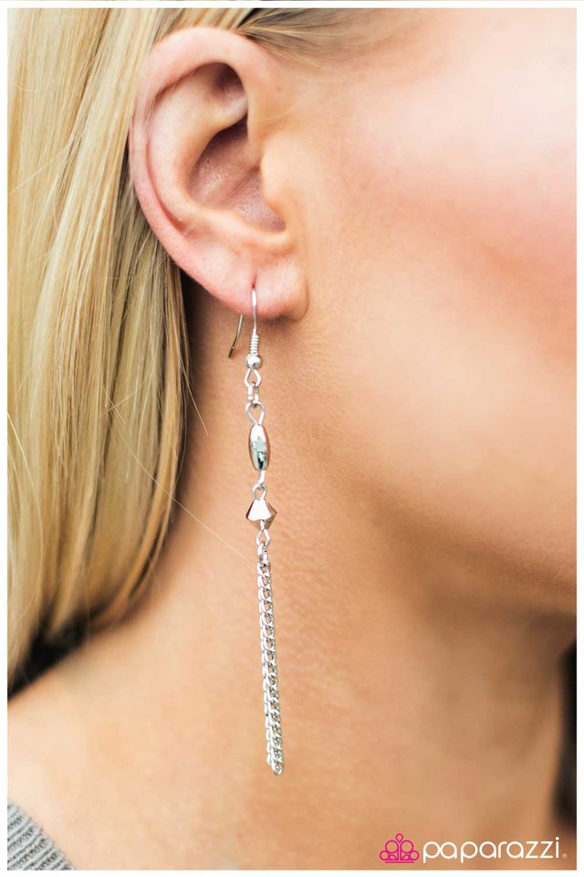 Paparazzi ♥ Deliberately Delicate – Silver - Silver ♥ Necklace