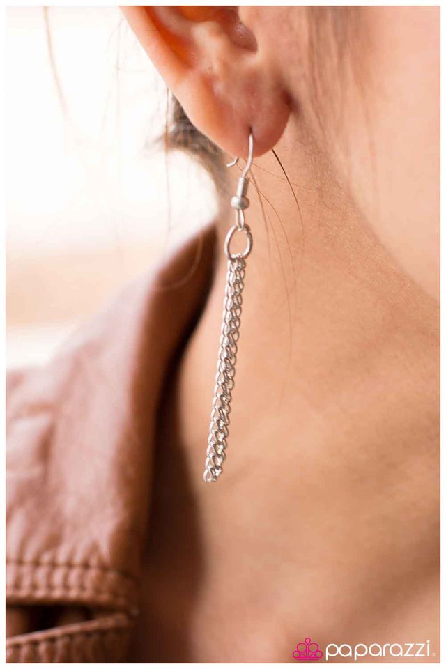 Paparazzi ♥ Through Thick and Thin - Silver ♥ Necklace