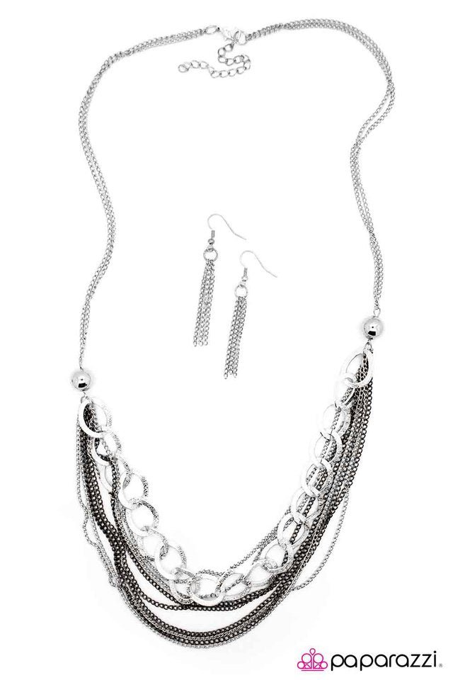 Paparazzi ♥ Through Thick and Thin - Silver ♥ Necklace