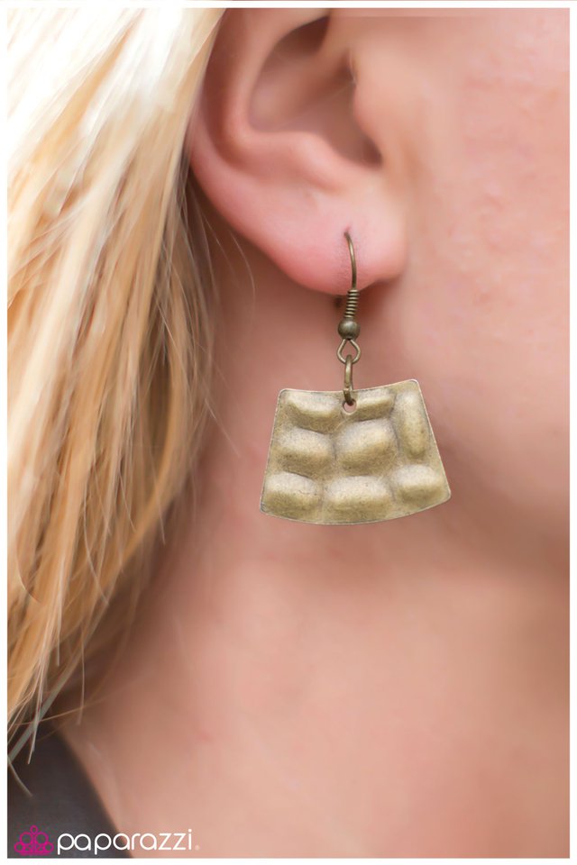 Paparazzi ♥ Metallic Mayhem - Brass ♥ Necklace