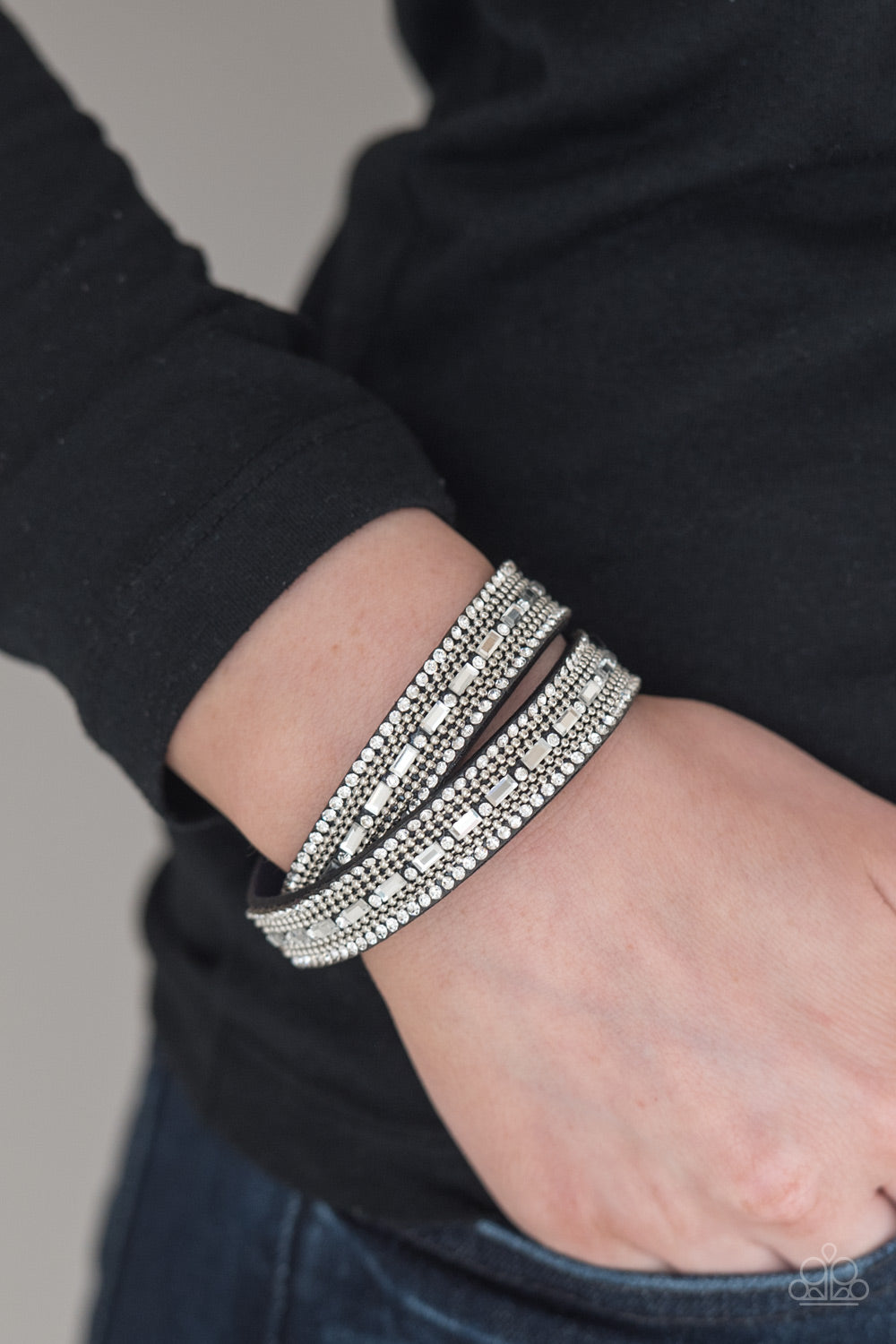 Paparazzi ♥ Shimmer and Sass - Black ♥  Bracelet
