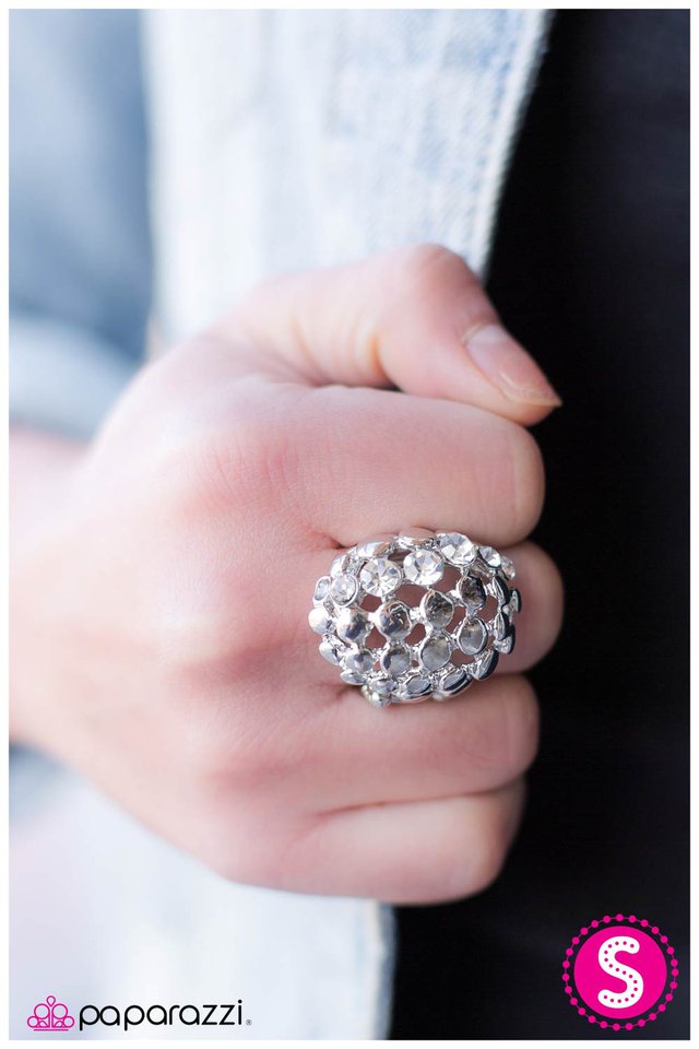 shelling-out-some-sparkle-p4re-wtxx-001xx
