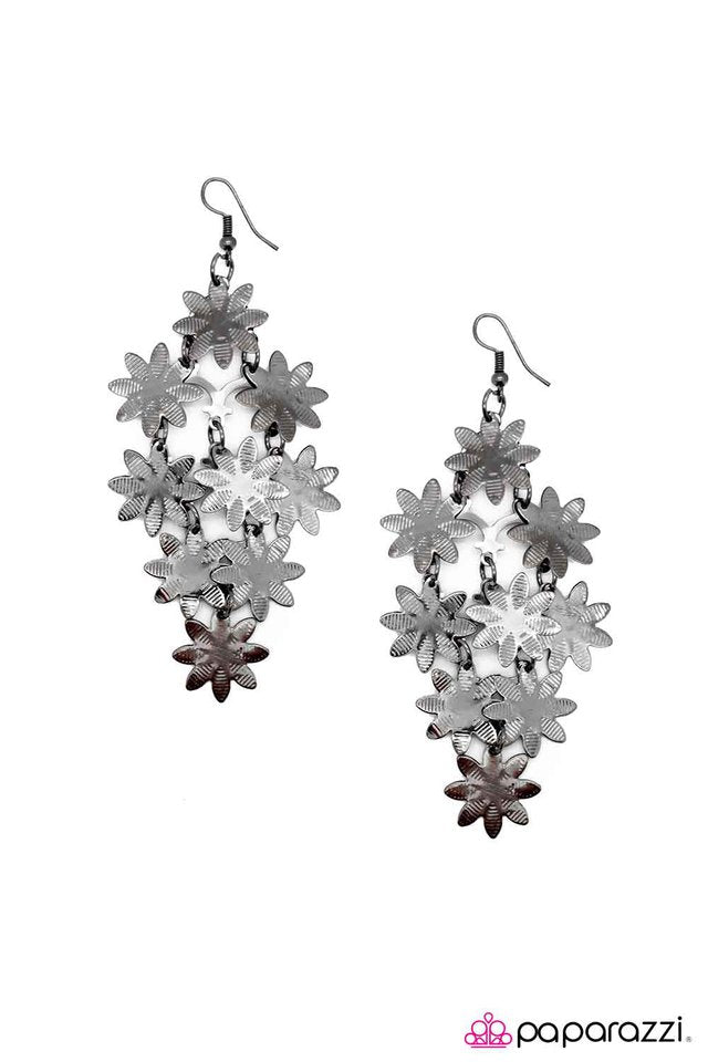 Paparazzi ♥ Plunging Petals - Black ♥ Earrings