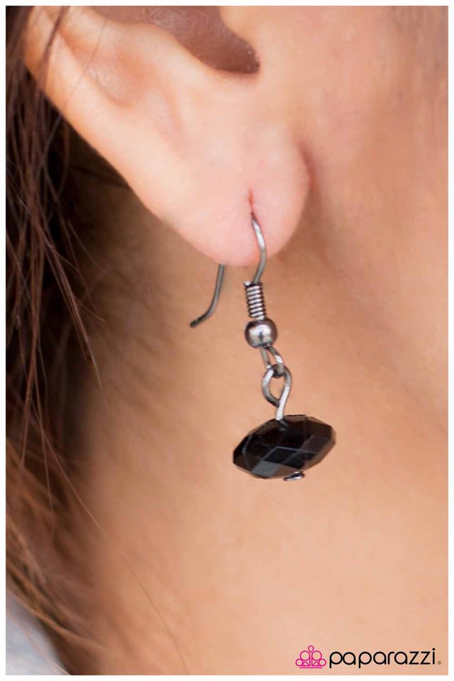 Paparazzi ♥ A Chorus Line - Black ♥ Necklace