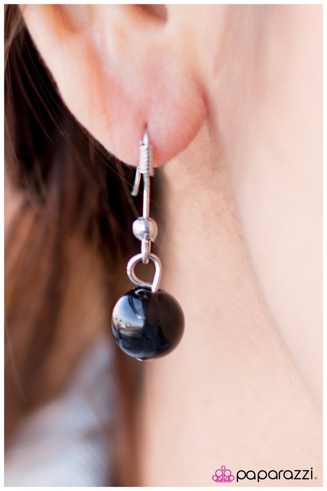 Paparazzi ♥ Parallel Perception - Black ♥ Necklace