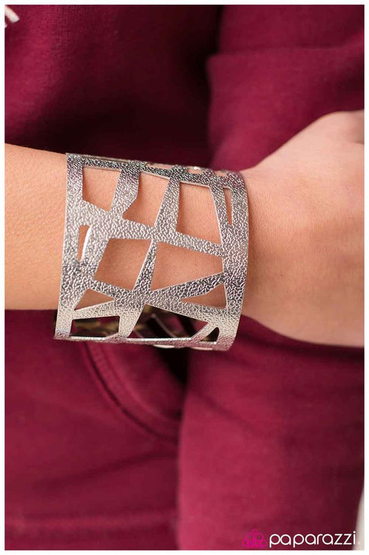 drawing-the-line-p9tr-svxx-005xx