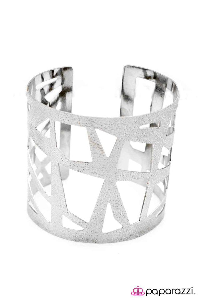 Paparazzi ♥ Drawing the Line - Silver ♥ Bracelet