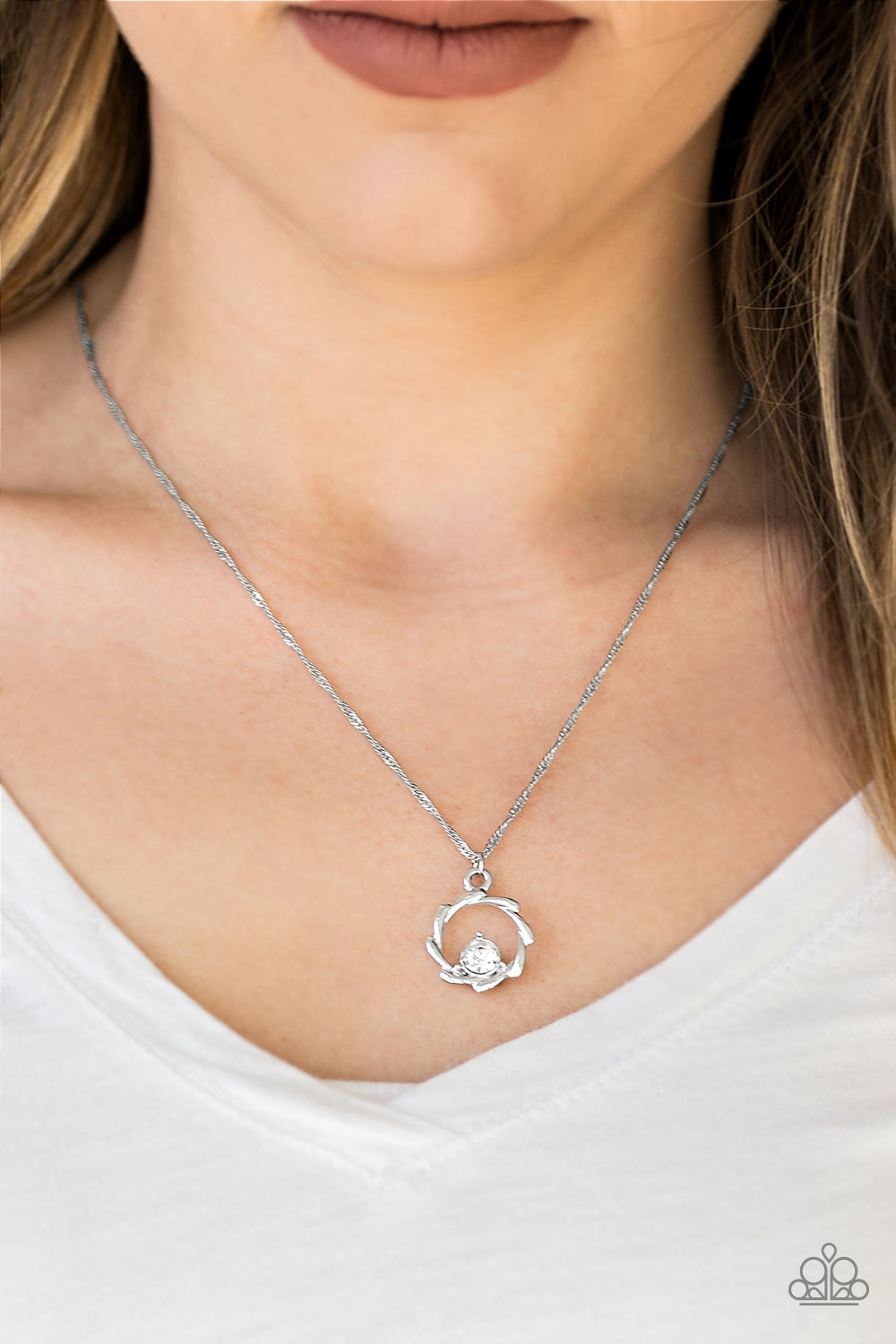 Paparazzi ♥ Paint The Town In Glitter - White ♥  Necklace