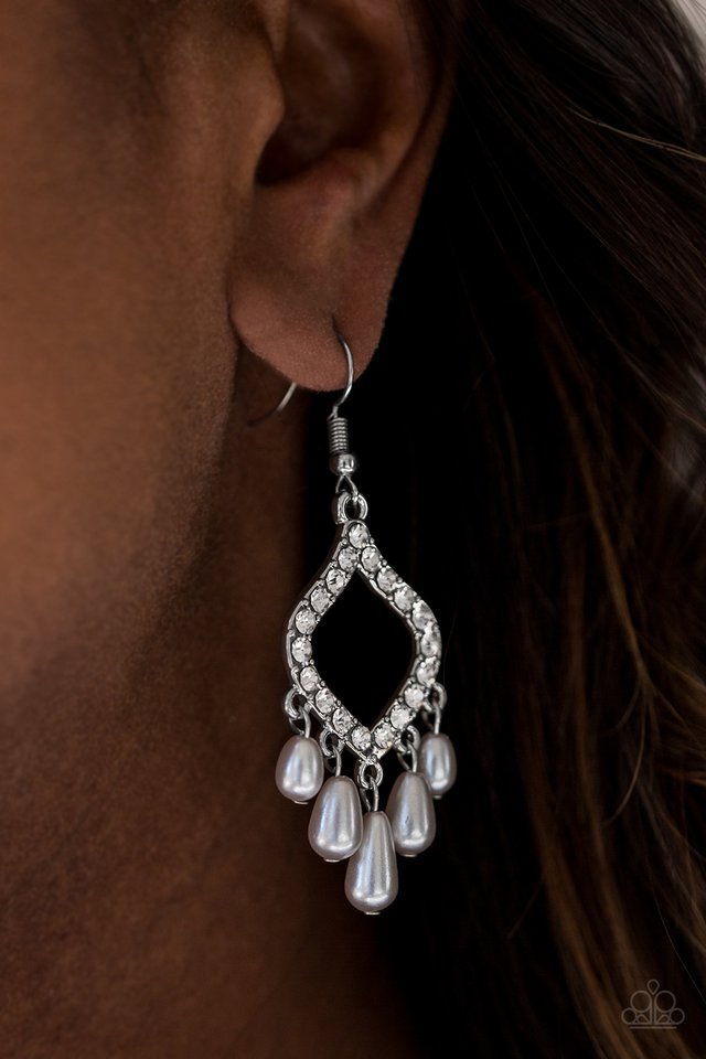 Paparazzi ♥ Divinely Diamond - Silver ♥ Earrings
