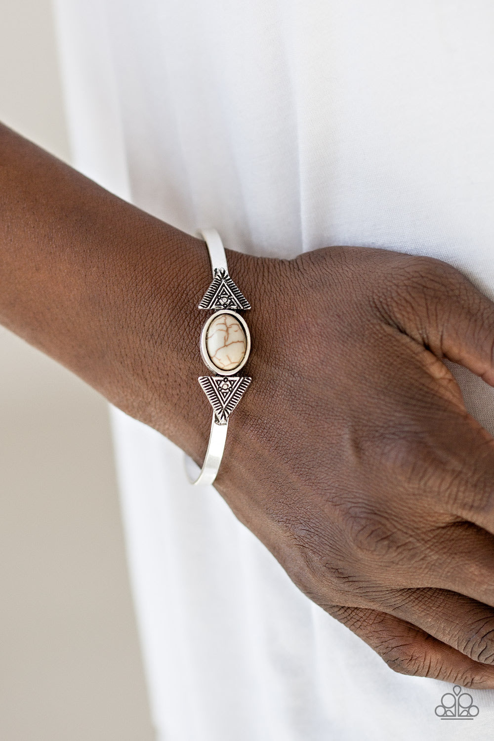 Paparazzi ♥ Apache Trail - White ♥  Bracelet