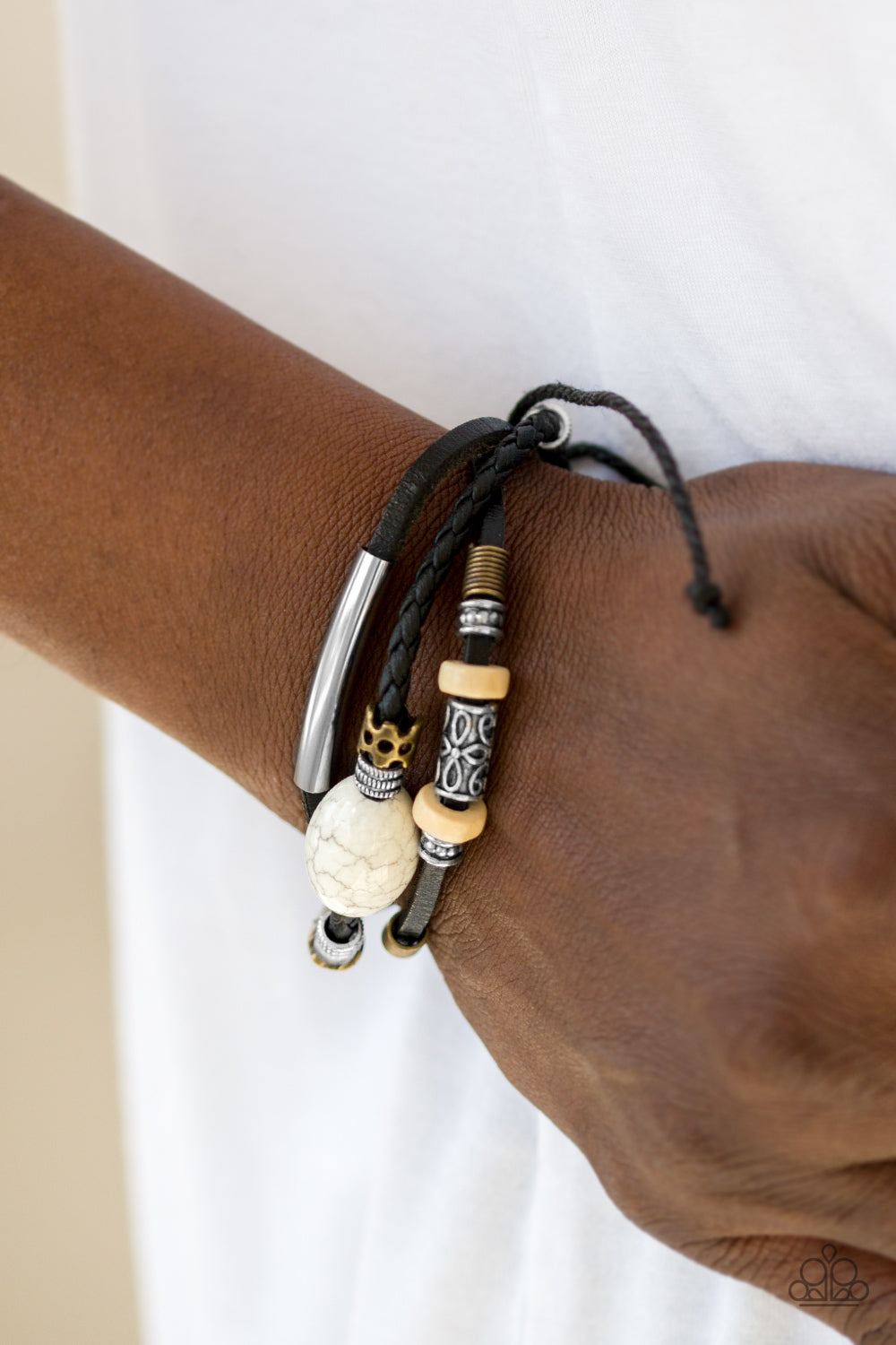 Paparazzi ♥ Across The Globe - Black ♥  Bracelet