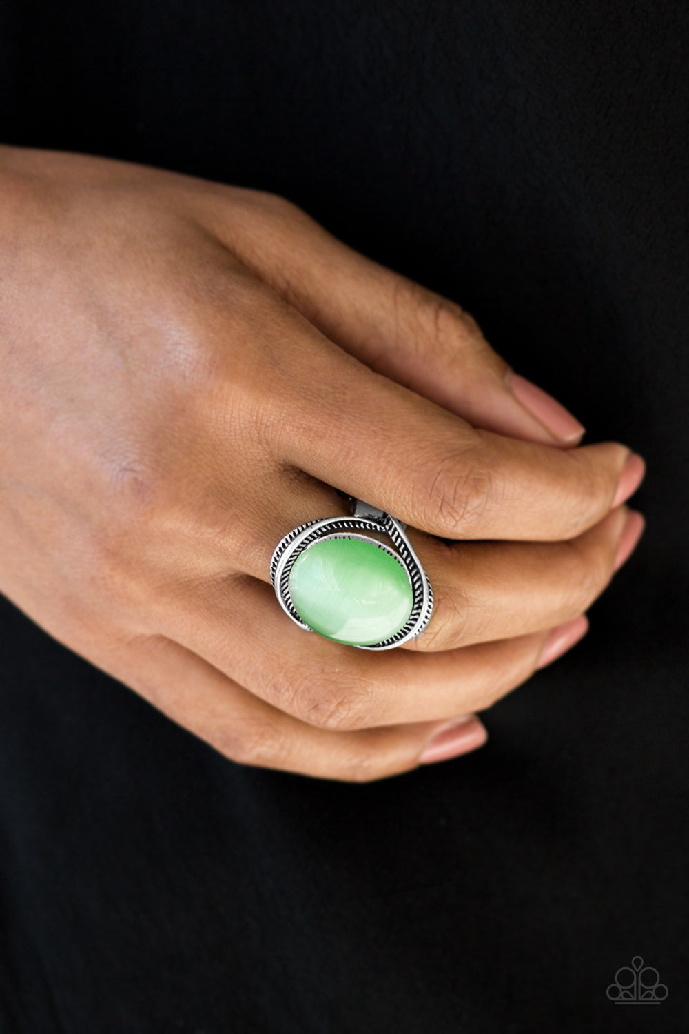 Paparazzi ♥ GLOW But Sure - Green ♥  Ring