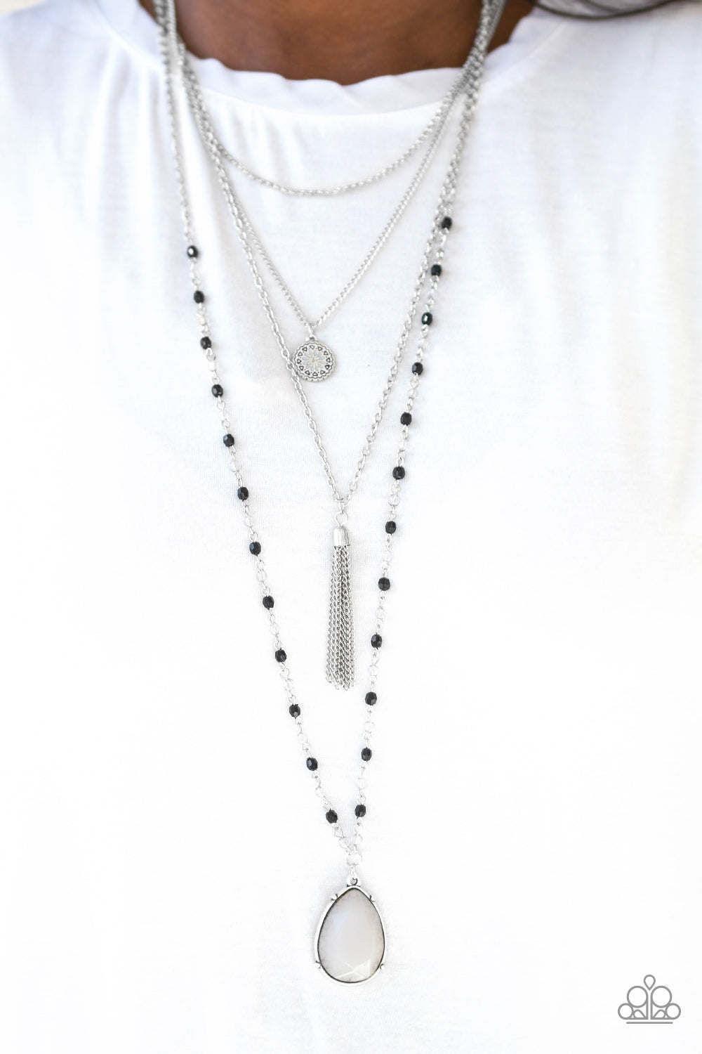 Paparazzi ♥ Knockout Keepsake - Silver ♥  Necklace