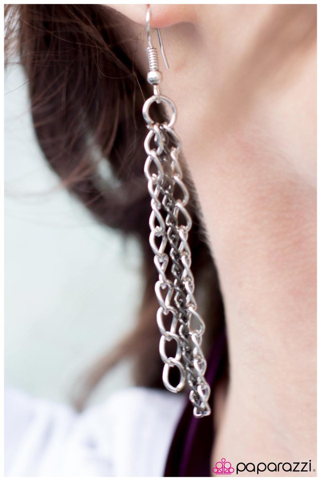 Paparazzi ♥ Delicately Dangerous - Purple ♥ Necklace