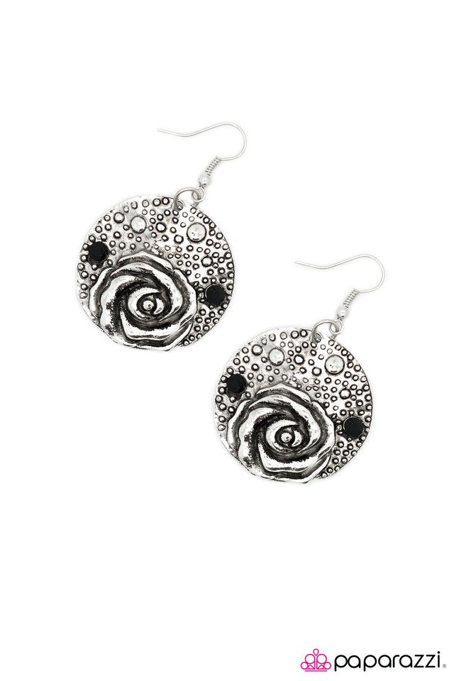 Paparazzi ♥ Starry Night - Black ♥ Earrings