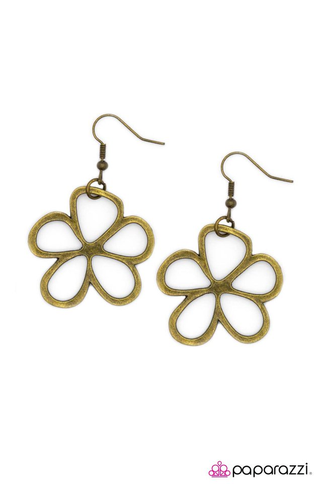Paparazzi ♥ Keep It Simple - Brass ♥ Earrings