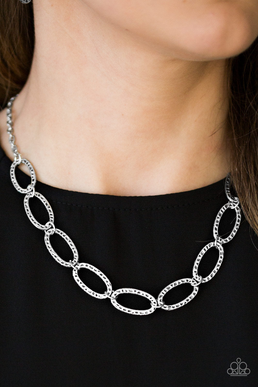 Paparazzi ♥ Legendary Lioness - Silver ♥  Necklace