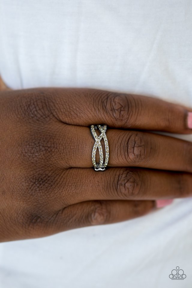 Paparazzi ♥ CACHE Advance - Silver ♥ Ring