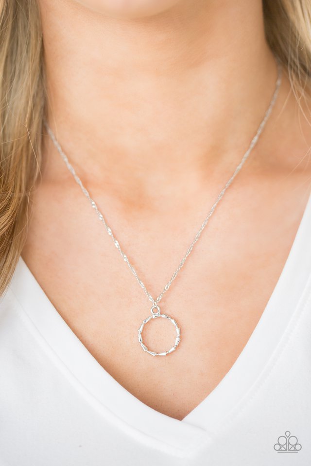 Paparazzi ♥ Simply Simple - Silver ♥ Necklace