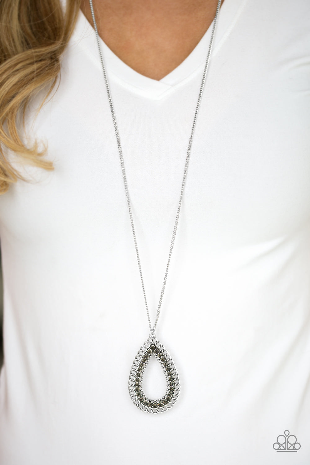 Paparazzi ♥ Drippin In Drama - Silver ♥  Necklace