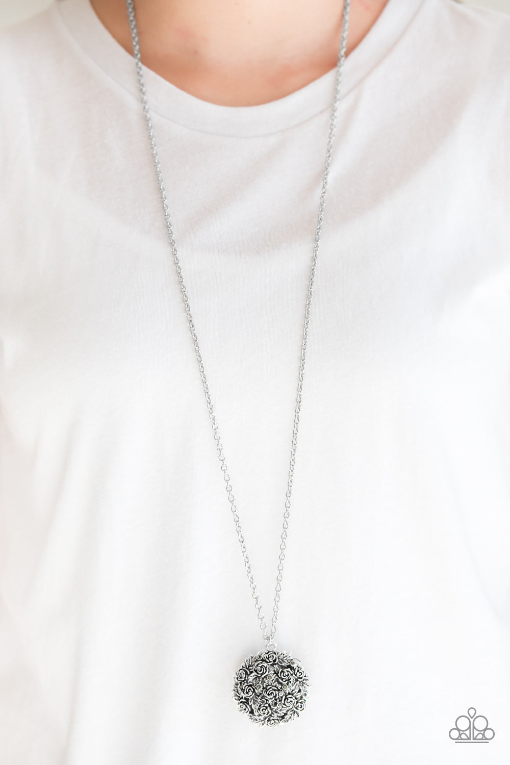 Paparazzi ♥ Royal In Roses - Silver ♥  Necklace